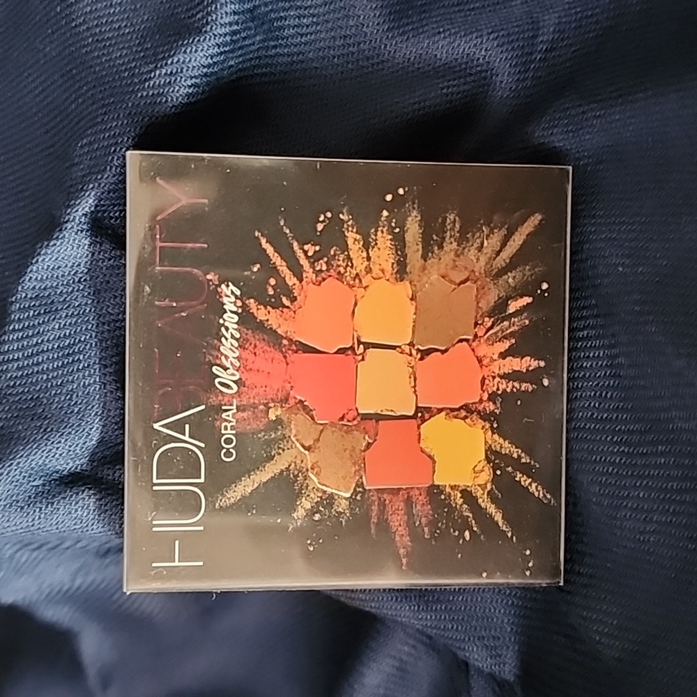 HUDA Coral Obsession Eyeshadow Palette